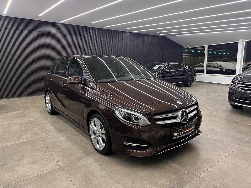 Gebraucht Mercedes B220 177 PS (130 kW) 2016 Braun Van / Kleinbus