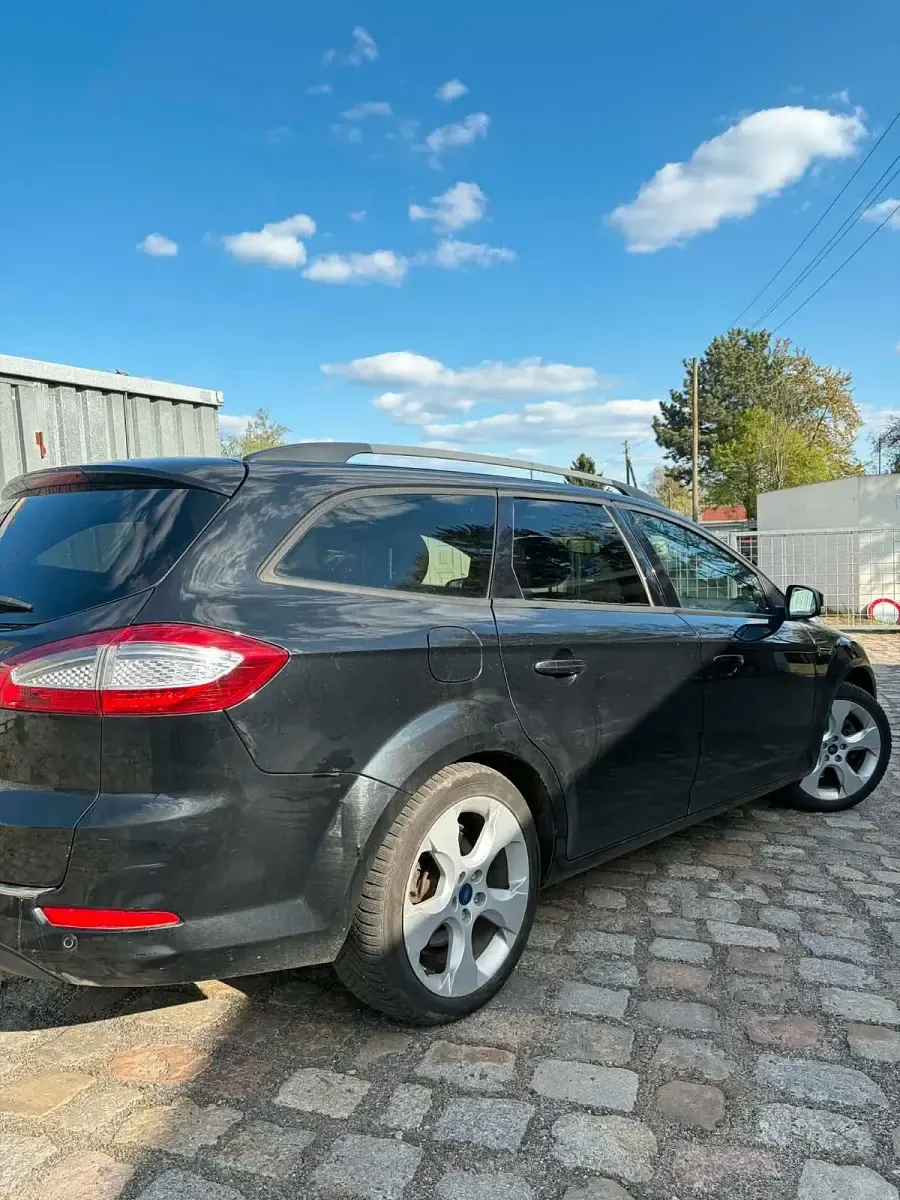 Gebraucht Ford Mondeo 126 PS (92 kW) 2011 Schwarz Kombi