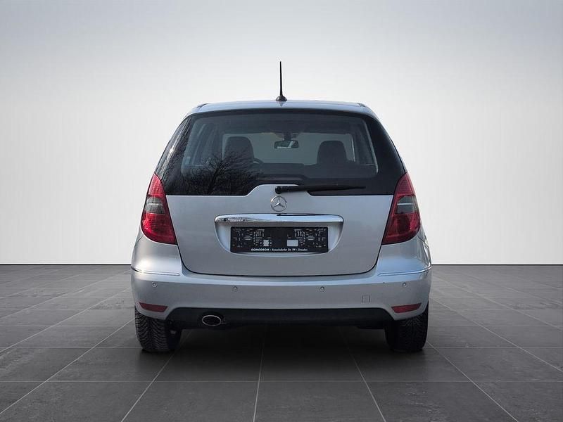 Gebraucht Mercedes A160 95 PS (69 kW) 2012 Silber Limousine