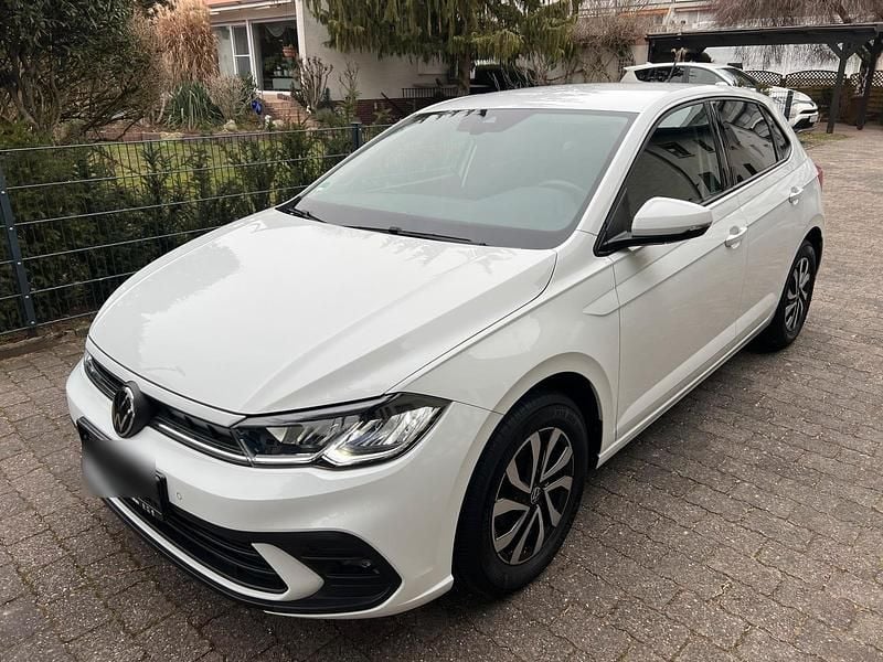 Weiß Gebraucht 2022 VW Polo Active Limousine | 16.770 € (Fairer Preis) - Bild 1/4