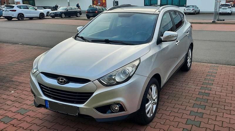 Gebraucht Hyundai ix35 163 PS (119 kW) 2013 Silber SUV