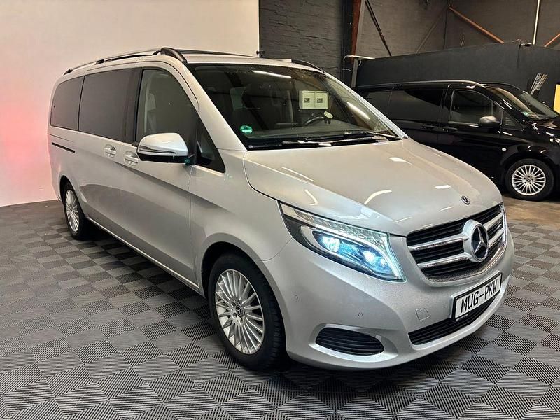 Gebraucht Mercedes V220 Edition 163 PS (119 kW) 2019 Silber Van / Kleinbus