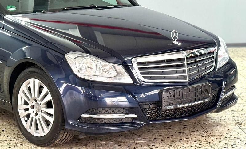 Gebraucht Mercedes C180 156 PS (114 kW) 2011 Blau Limousine