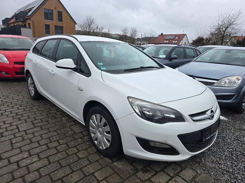 Gebraucht Opel Astra 101 PS (74 kW) 2012 Weiß Kombi