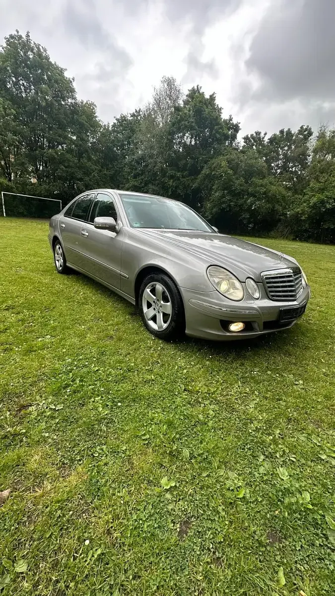 Gebraucht Mercedes E220 170 PS (125 kW) 2007 Gold Limousine