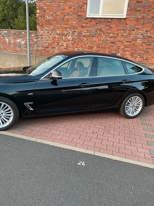 Gebraucht BMW 320 184 PS (135 kW) 2013 Schwarz Limousine