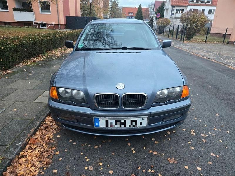 Silber Gebraucht 2001 BMW 318 Limousine | 1.200 € (Superpreis) - Bild 1/4