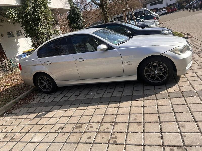 Gebraucht BMW 320 163 PS (119 kW) 2006 Silber Limousine