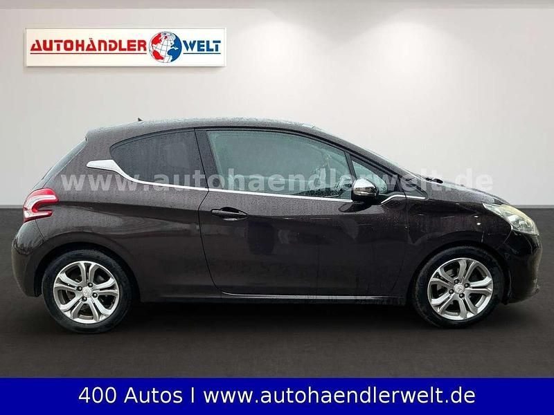 Gebraucht Peugeot 208 95 PS (69 kW) 2012 Schwarz Kleinwagen