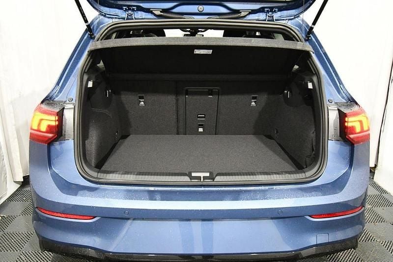 Neu VW Golf VIII R-line 150 PS (110 kW) 2026 Blau Limousine