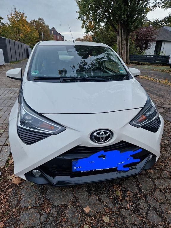 Weiß Gebraucht 2018 Toyota Aygo X-play Kleinwagen | 9.600 € (Fairer Preis) - Bild 1/4