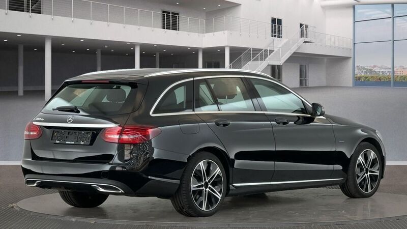 Gebraucht Mercedes C300e 194 PS (142 kW) 2021 Schwarz Kombi