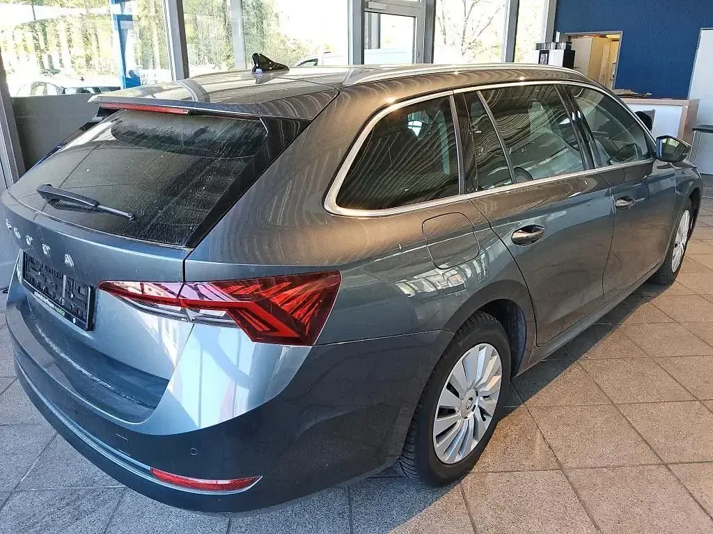 Gebraucht Skoda Octavia First Edition 150 PS (110 kW) 2020 Seda quartz/quartz grey Kombi