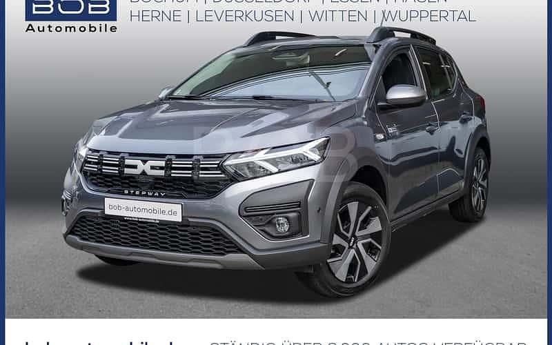 Grau Gebraucht 2025 Dacia Sandero Expression Limousine | 17.333 € (Guter Preis) - Bild 1/4