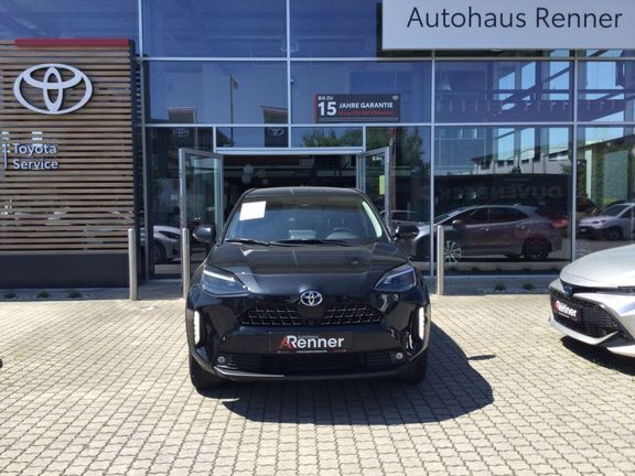 Mysticschwarz mica Gebraucht 2022 Toyota Yaris Hybrid Elegant | 27.890 € (Etwas zu teuer) - Bild 1/4