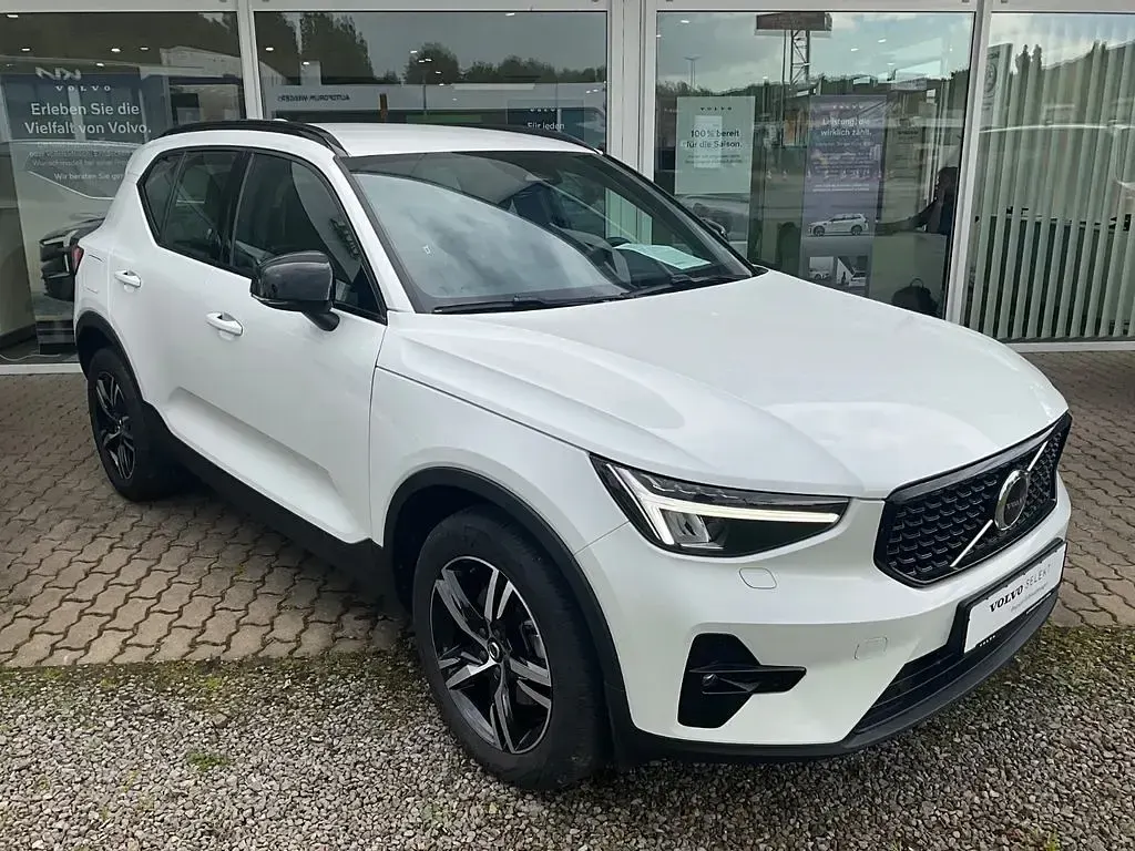 Gebraucht Volvo XC40 Plus 197 PS (144 kW) 2023 Weiß SUV