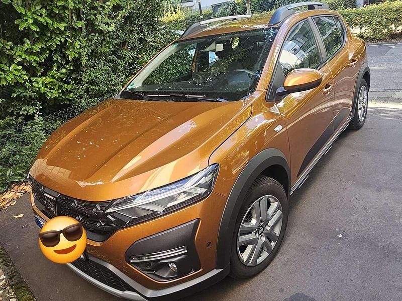 Orange Gebraucht 2020 Dacia Sandero Stepway Kleinwagen | 13.000 € - Bild 1/4