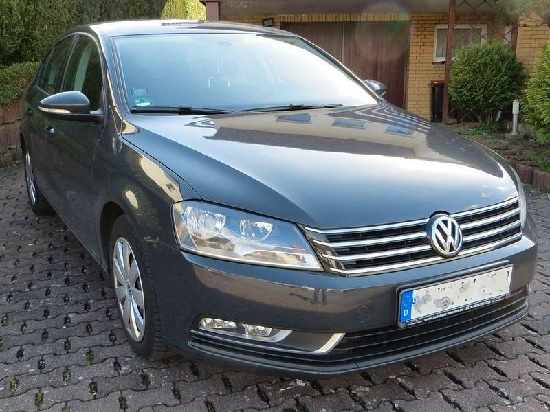 Gebraucht VW Passat 140 PS (102 kW) 2011 Grau Limousine