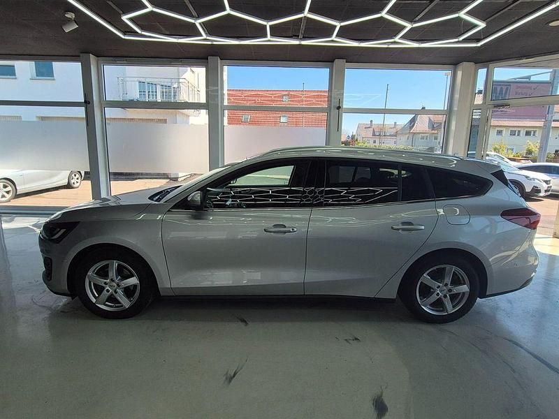 Używany Ford Focus Titanium 116 KM (85 kW) 2023 Srebrny Sedan/Limuzyna