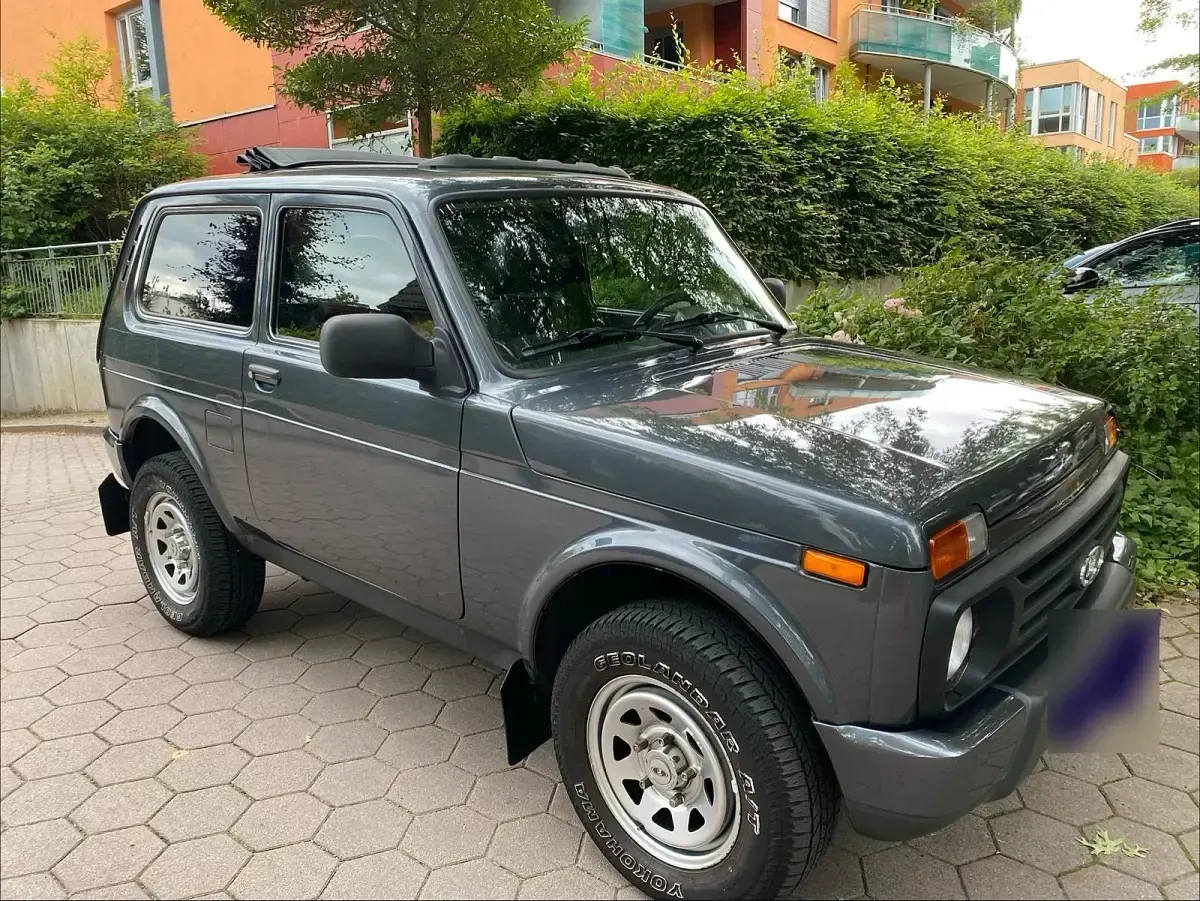 Gebraucht Lada Urban 61 PS (44 kW) 2017 Grau Kleinwagen