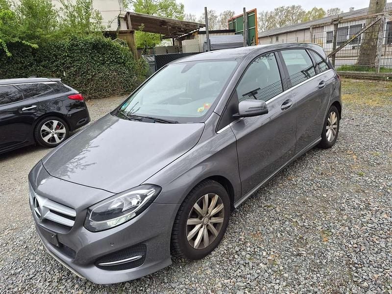 Gebraucht Mercedes B180 Style 122 PS (89 kW) 2015 Grau Van / Kleinbus
