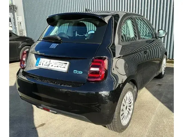 Gebraucht Fiat 500e Action 69 kW (95 PS) 2022 Colore esterno (onyx schwarz) Kleinwagen
