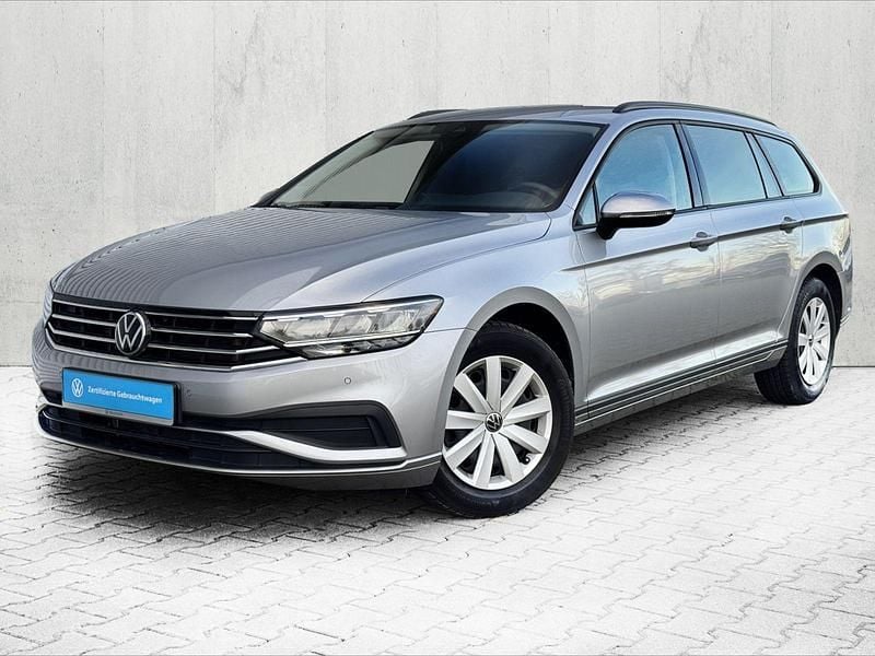 Gebraucht VW Passat 150 PS (110 kW) 2023 Pyritsilber metallic Kombi