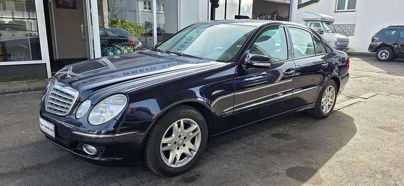 Gebraucht Mercedes E230 204 PS (150 kW) 2008 Tansanitblau Limousine