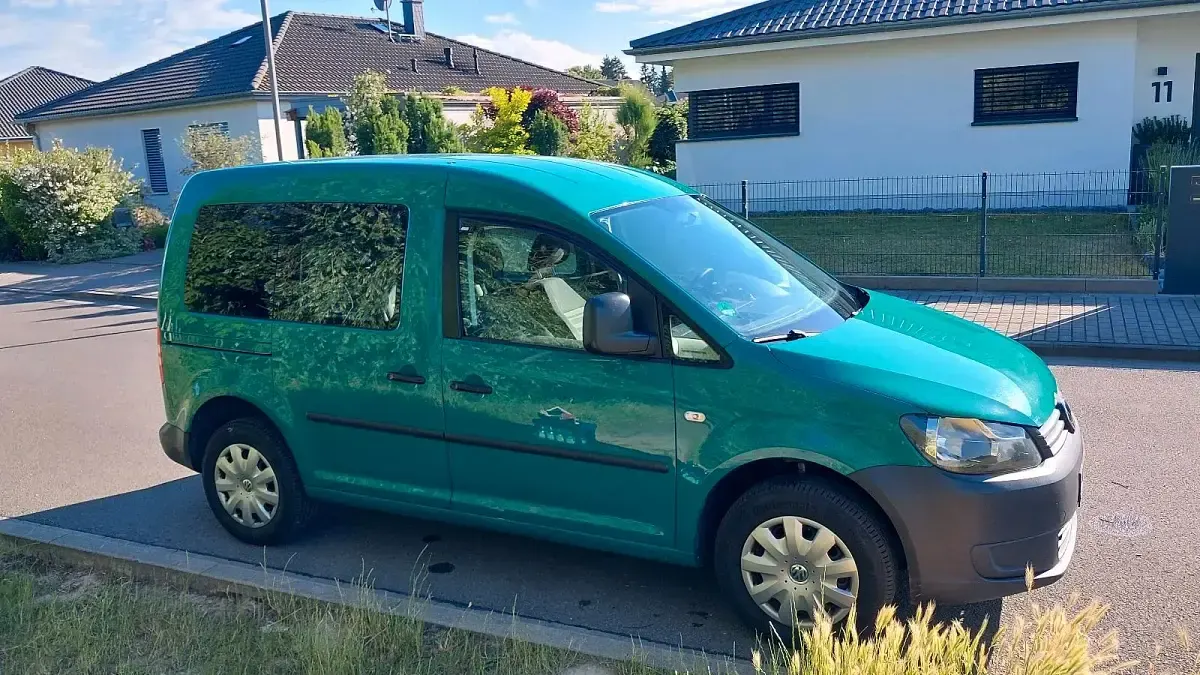 Gebraucht VW Caddy 75 PS (55 kW) 2012 Grün Van / Kleinbus