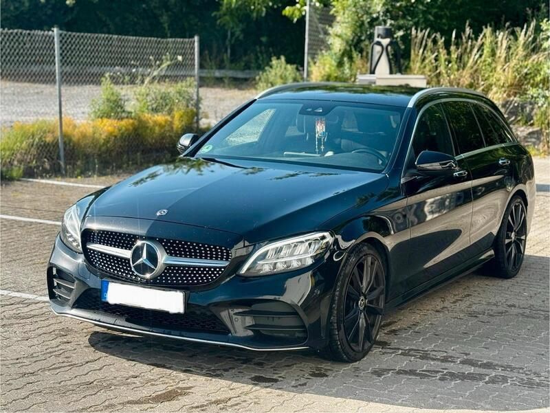 Schwarz Gebraucht 2019 Mercedes C300 AMG line Kombi | 18.500 € (Fairer Preis) - Bild 1/4