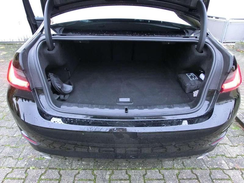 Gebraucht BMW 330e Advantage 296 PS (217 kW) 2020 Schwarz Limousine