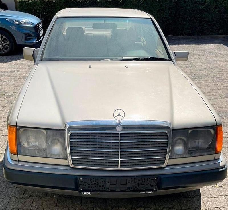 Gebraucht Mercedes 250 94 PS (69 kW) 1991 Gold Limousine
