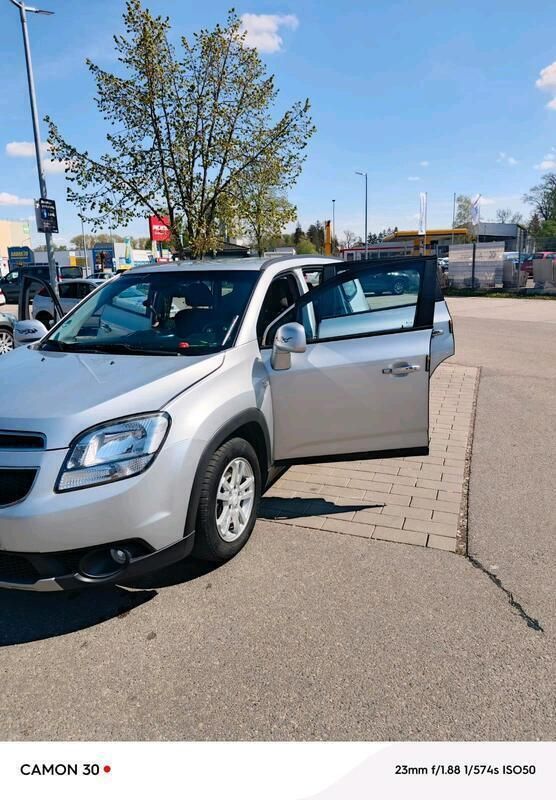 Silber Gebraucht 2011 Chevrolet Orlando Van / Kleinbus | 5.800 € (Etwas zu teuer) - Bild 1/4