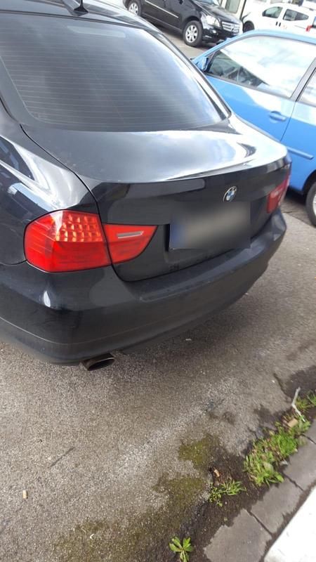 Gebraucht BMW 318 143 PS (105 kW) 2011 Schwarz Limousine