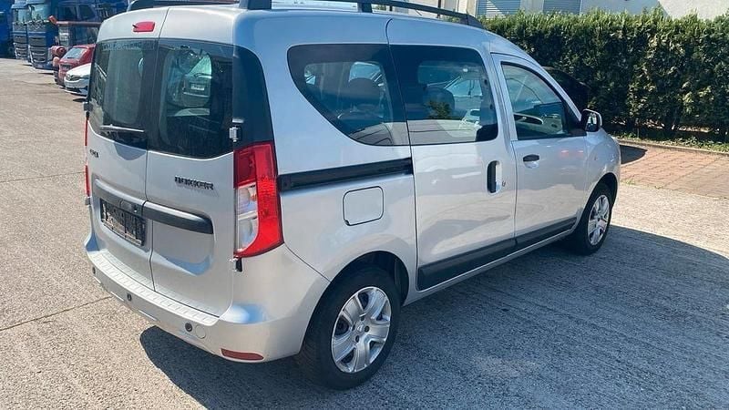 Grau Gebraucht 2017 Dacia Dokker Van | 10.700 € (Superpreis) - Bild 1/4