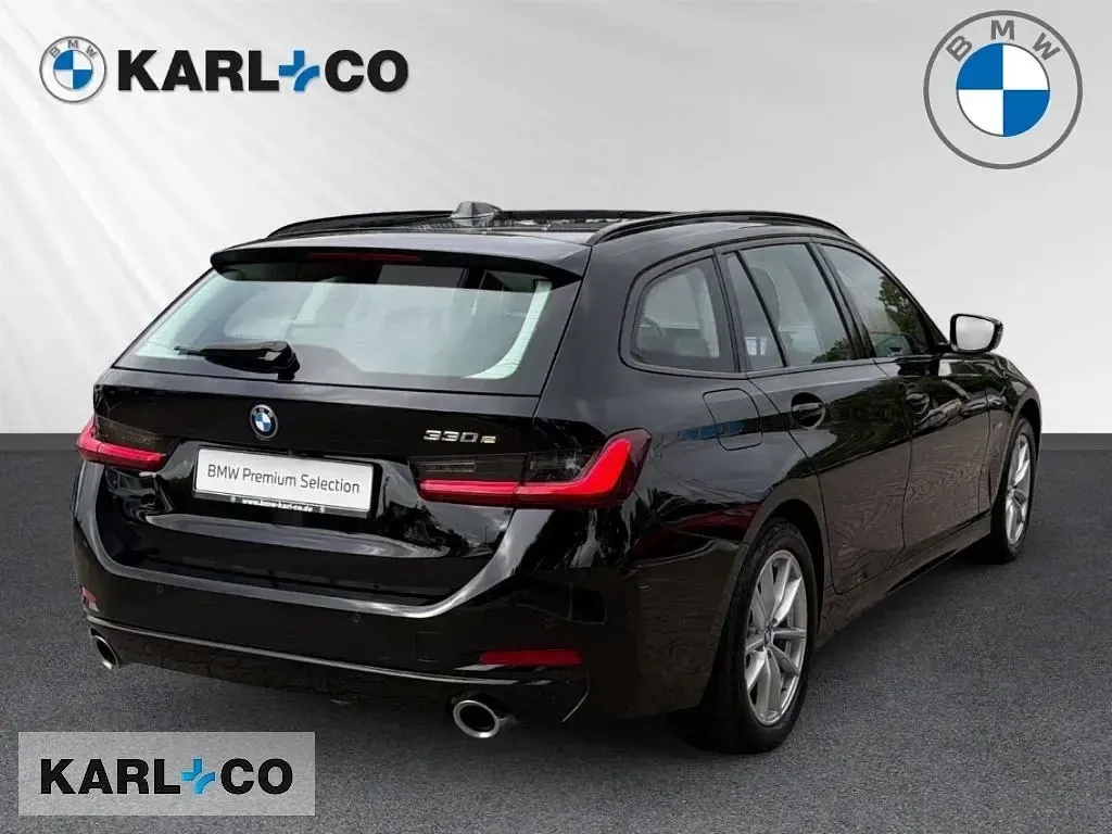 Gebraucht BMW 330e Shadowline 292 PS (214 kW) 2023 Schwarz Kombi