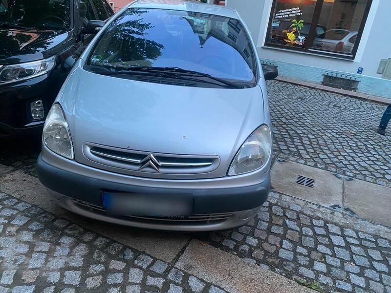 Silber Gebraucht 2002 Citroën Xsara Picasso Van / Kleinbus | 900 € - Bild 1/4