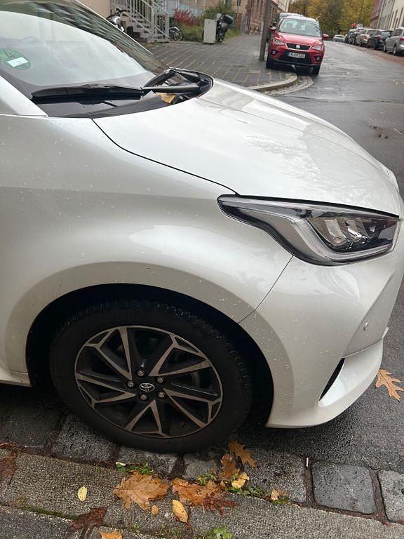 Schwarz Gebraucht 2022 Toyota Yaris Team Limousine | 19.500 € (Etwas zu teuer) - Bild 1/4