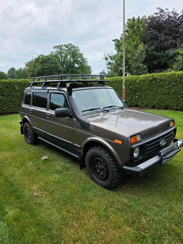 Braun Gebraucht 2021 Lada niva SUV | 15.555 € (Fairer Preis) - Bild 1/4