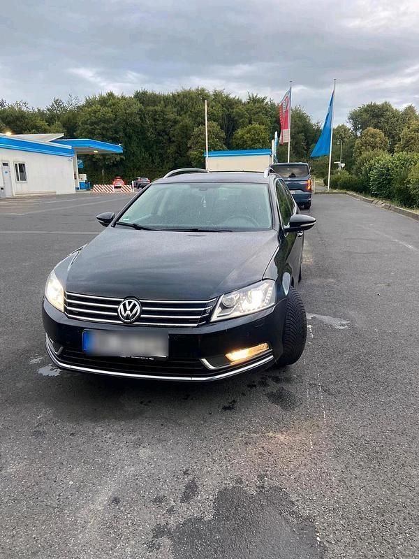Schwarz Gebraucht 2012 VW Passat Kombi | 6.500 € (Fairer Preis) - Bild 1/4