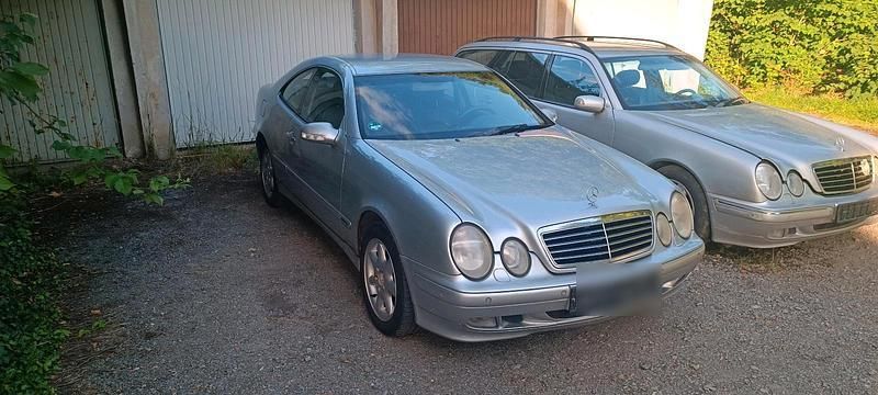 Silber Gebraucht 2001 Mercedes CLK320 Coupé | 1.000 € - Bild 1/4