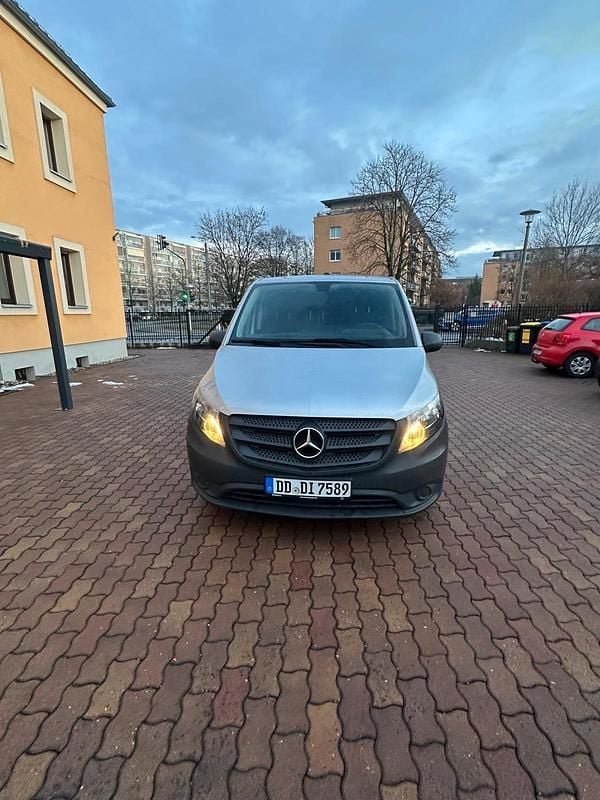 Silber Gebraucht 2018 Mercedes Vito Van | 14.950 € (Superpreis) - Bild 1/4