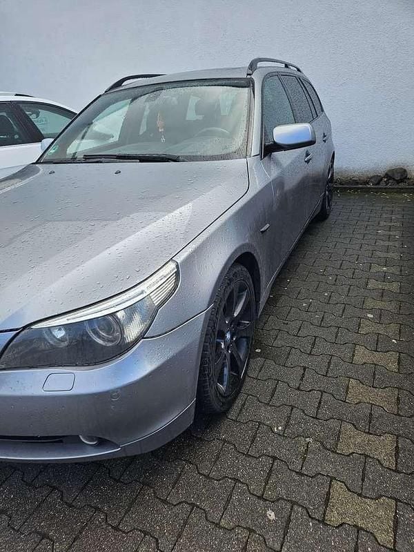 Gebraucht BMW 530 231 PS (169 kW) 2006 Grau Kombi