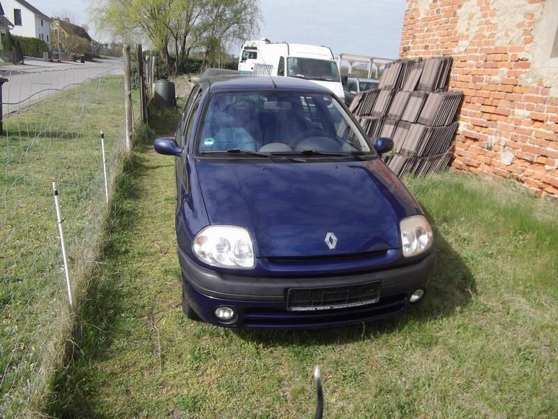Blau Gebraucht 2000 Renault Clio II Kleinwagen | 800 € (Fairer Preis) - Bild 1/4