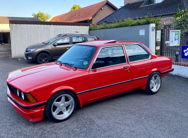 Gebraucht BMW 323 143 PS (105 kW) 1982 Rot Coupé