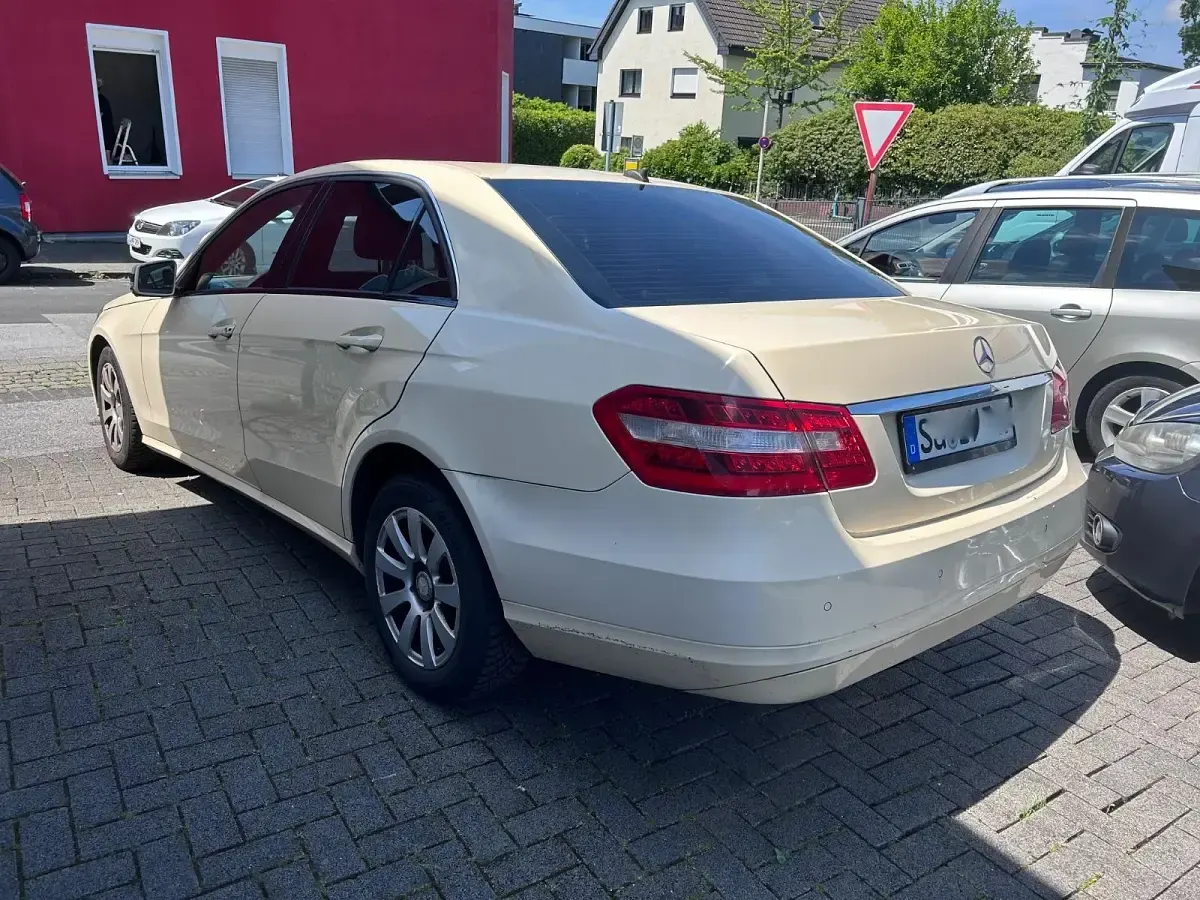 Gebraucht Mercedes E200 136 PS (100 kW) 2010 Limousine