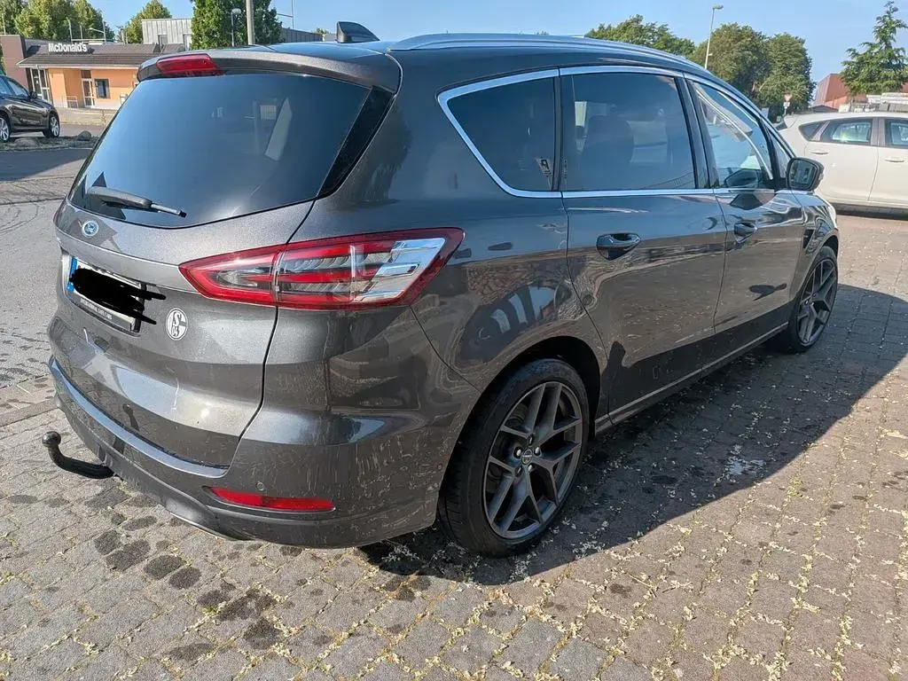 Gebraucht Ford S-MAX Titanium 190 PS (139 kW) 2020 Grau Van / Kleinbus