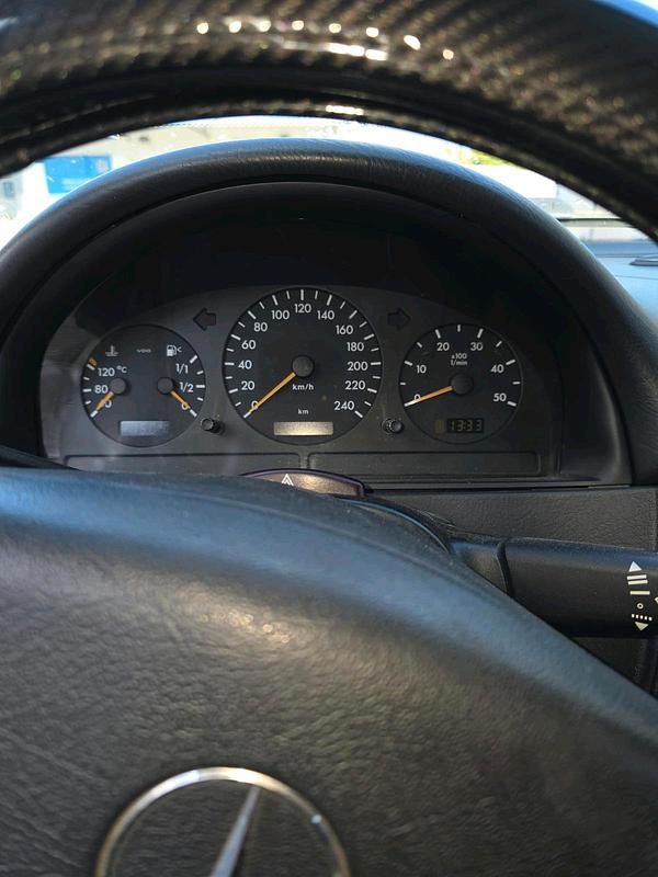 Gebraucht Mercedes ML270 163 PS (119 kW) 2003 Grau SUV