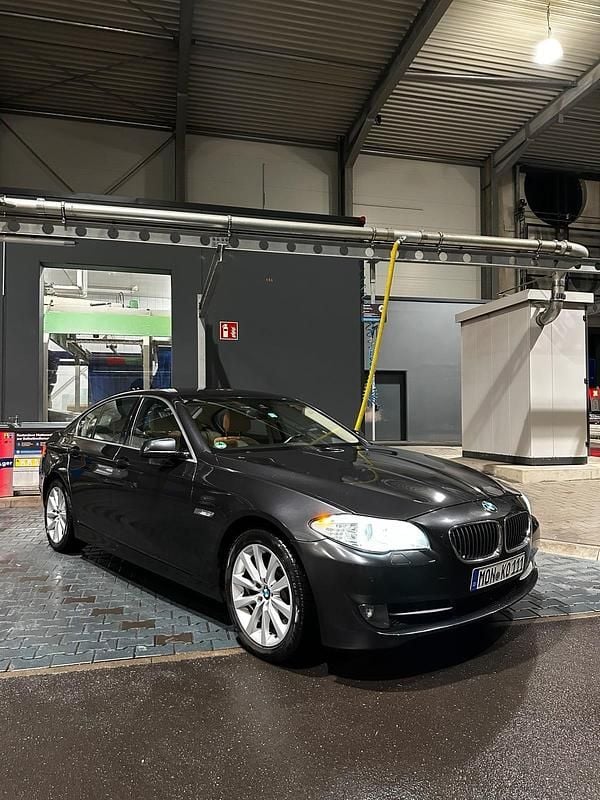 Grau Gebraucht 2013 BMW 525 Comfort Edition Limousine | 9.995 € (Superpreis) - Bild 1/4