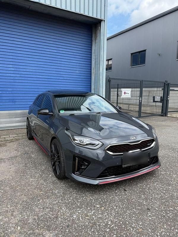 Grau Gebraucht 2020 Kia Ceed GT Limousine | 17.490 € (Superpreis) - Bild 1/4